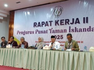 Ketua Umum PPTIM Muslim Armas memberi sambutan dalam Raker II PPTIM di Aula Masjid Baiturrahman DPR/MPR RI, Senayan, Jakarta, Sabtu 6 Desember 2025.