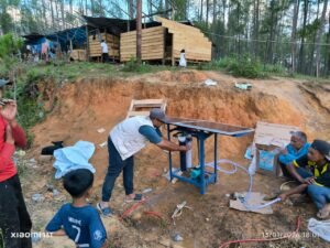 Penyerahan bantuan panel surya dari TIM kepada korban banjir dan longsor di Gayo.